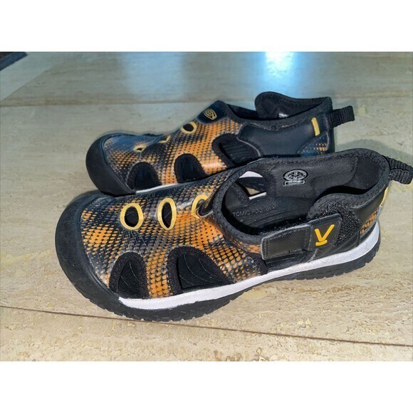 Keen Unisex Kids Aqua Sock Water‎ Sandals Closed Toe Black Yellow Size 12 - Picture 1 of 7
